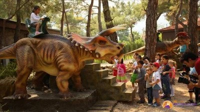Park dinosaurs from Camyuva
